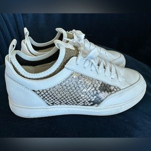 Steve Madden sneakers- like new. Size 7